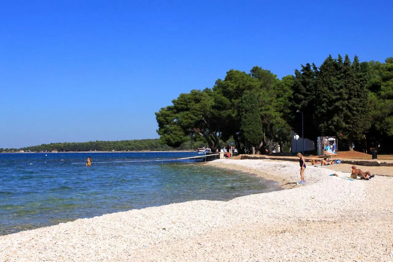 Apartments With A Parking Space Fazana - 7153 Croatia