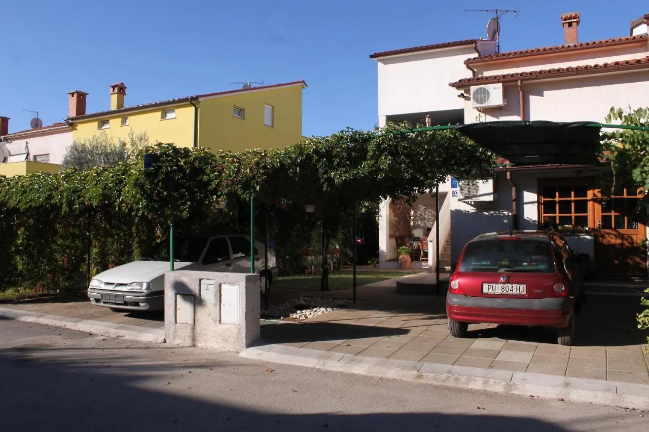 Apartments With A Parking Space Fazana - 7153
