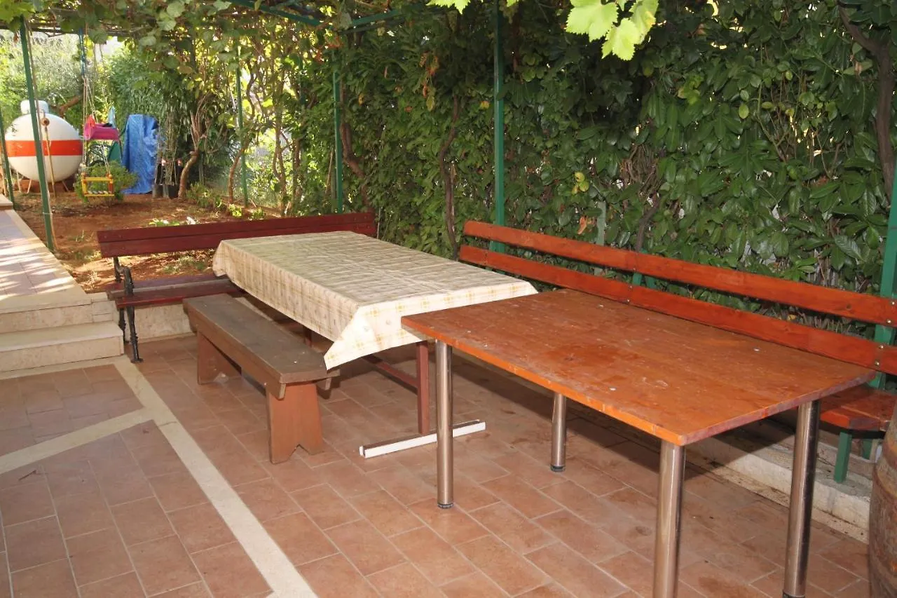 Apartments With A Parking Space Fazana - 7153 Croatia