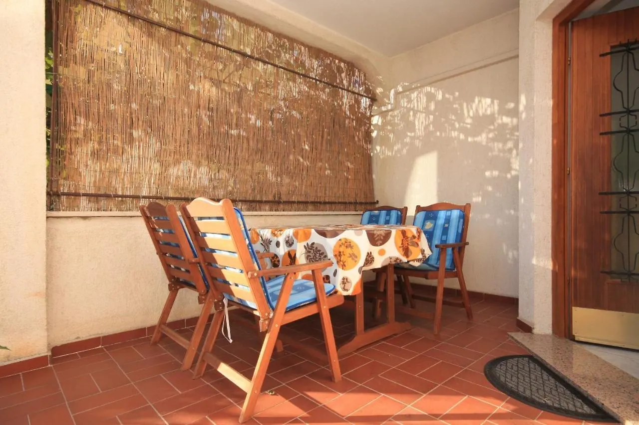 Apartments With A Parking Space Fazana - 7153