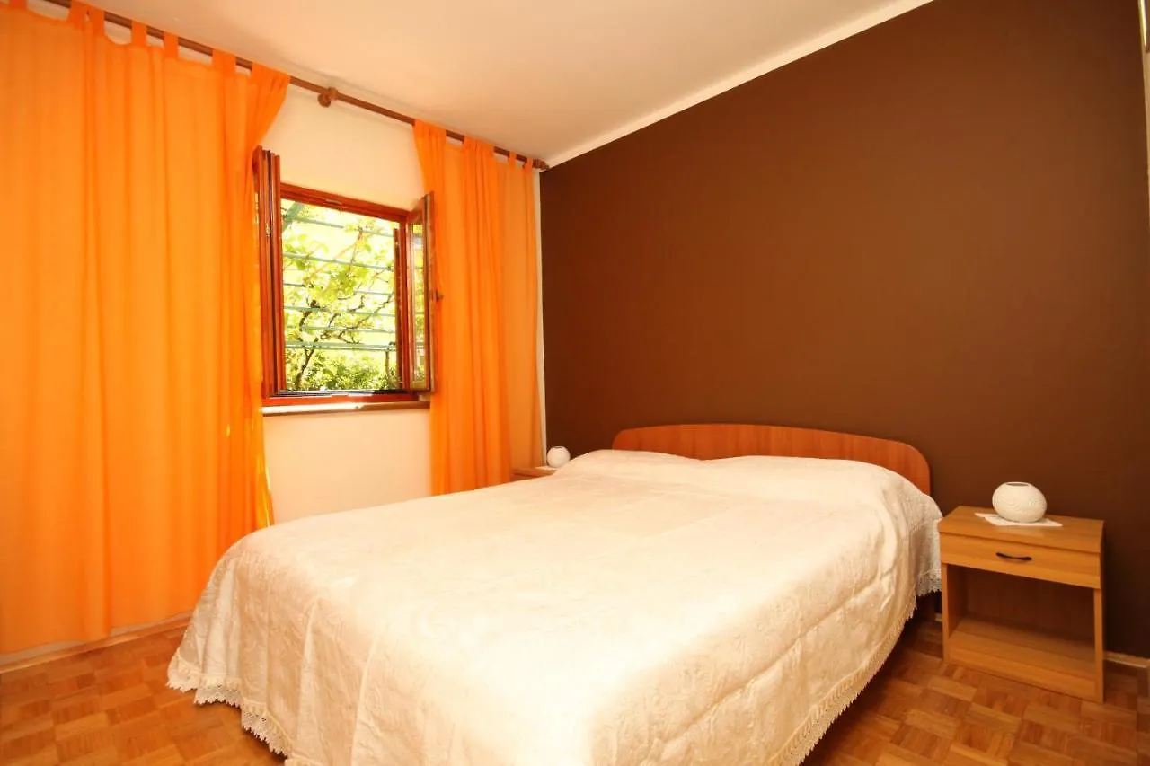 Apartments With A Parking Space Fazana - 7153 Croazia
