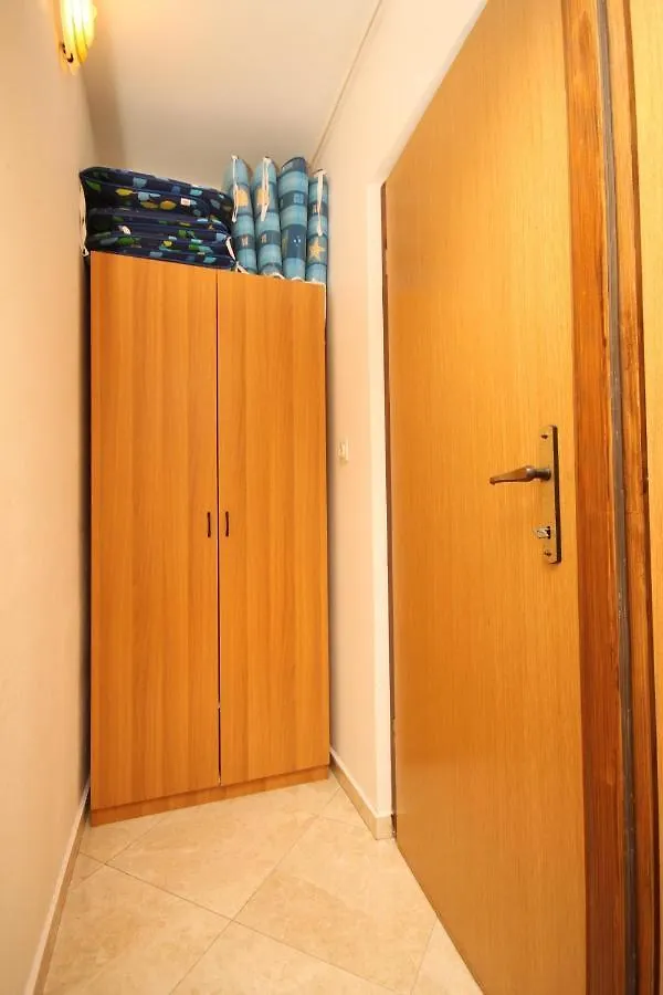 Apartments With A Parking Space Fazana - 7153 Croatia